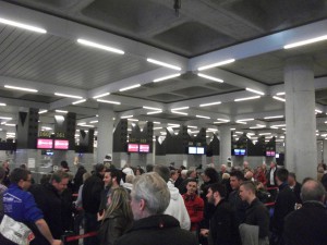 mallorca flughafen-abflug-gedränge